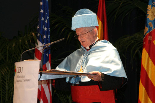 Monseñor Cañizares, en su discurso de ingreso en el claustro de la Cardenal Herrera.