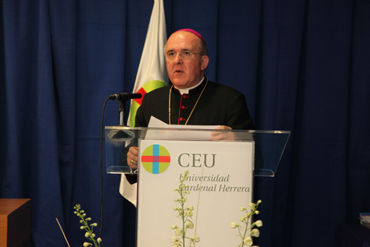 El arzobispo de Valencia, Carlos Osoro, en la Festividad de San Pablo en la CEU-UCH.