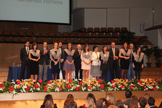Los estudiantes de CAV reciben sus becas de final de carrera en un acto celebrado en el Palau de la Música de Valencia.