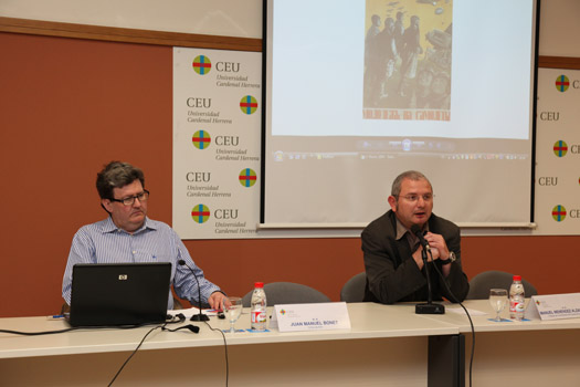 Juan Manuel Bonet, junto al profesor Manuel Menéndez, en el inicio de la conferencia.
