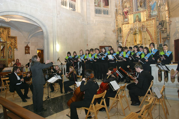El Orfeón y la Camerata CEU-UCH, en un momento del concierto.