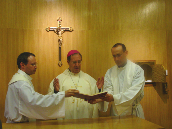 Monseñor Palmero, durante la consagración de la Capilla de la CEU-UCH de Elche.