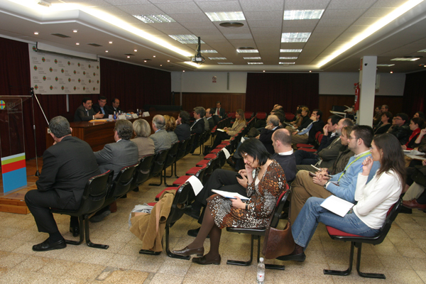 Imagen de una de las reuniones del claustro de la CEU-UCH.