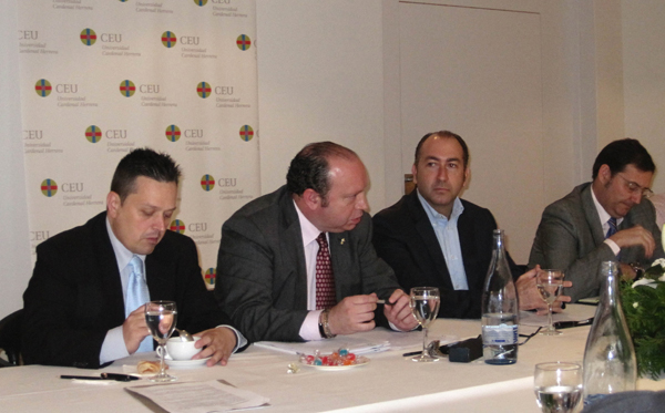Francisco Sánchez, Gonzalo París, Alejandro Soler y Antonio Falcó, en la clausura del ciclo "Los Desayunos del CEU".