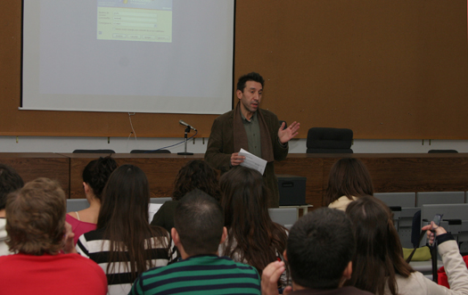 El profesor Vicente Blasco en la presentación del documental de Mirjam Von Arx.