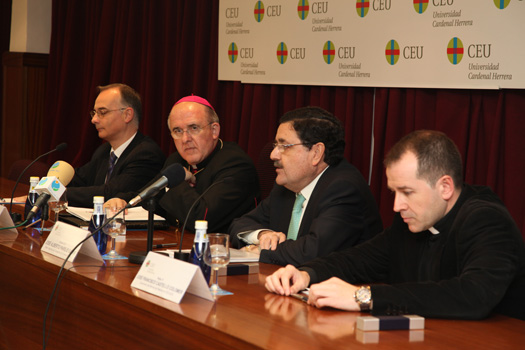 El arzobispo de Valencia durante su intervención en el Dies Academicus del CEU.