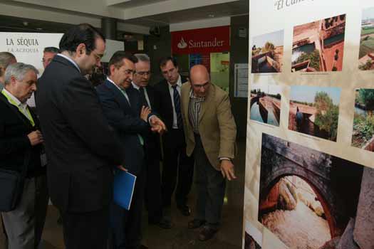 El presidente Giner junto al rector de la CEU-UCH, Alfonso Bullón de Mendoza, en la inauguración de la exposición de L´Horta.