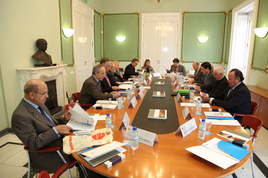 Los miembros del Consejo Asesor de la Universidad CEU Cardenal Herrera, durante la sesión celebrada en el Palacio de Colomina.