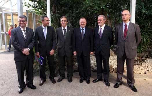 Los rectores de las universidades valencianas tras la firma del convenio de colaboración.