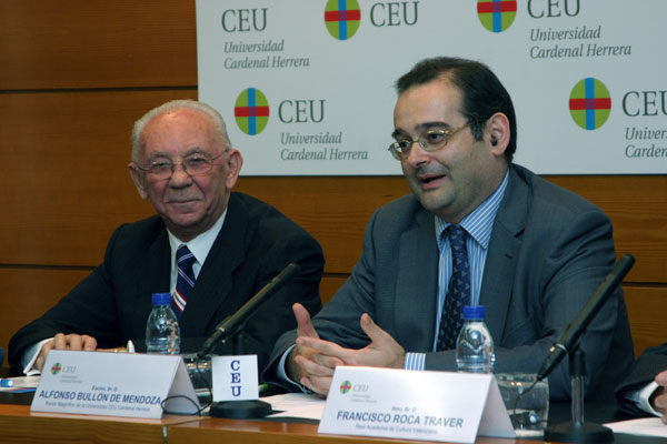 Juan Lladró, decano de la RACV, y Alfonso Bullón de Mendoza, rector de la CEU-UCH.