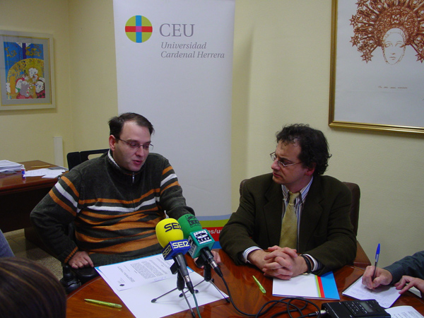 Miguel Ángel Pérez y César Casimiro, atendiendo a los medios de comunicación tras la firma del convenio.