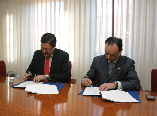 Firma de convenio de colaboración entre la Cardenal Herrera e ISACA