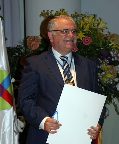 Juan Cotino, tras recibir la Medalla al Mérito otorgada por la Universidad CEU Cardenal Herrera.