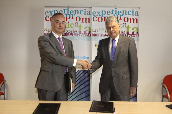 José María Díaz y Antonio Llombart, tras la firma del acuerdo.
