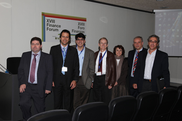 Organizadores y ponentes del XVIII Foro de Finanzas, celebrado en el Centro de Congresos de Elche.