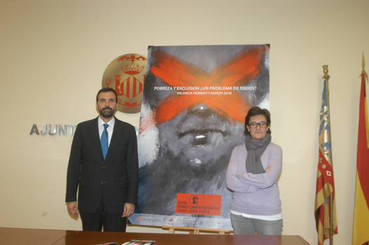 El profesor Enrique Lluch y la concejala Beatriz Simón, durante la presentación de la edición del Foro Universitario Lluís Vives.