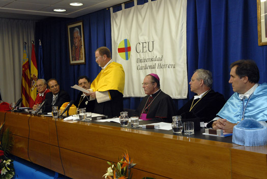 El conseller de Educación, Alejandro Font de Mora, en el Acto de Apertura de la CEU-UCH.