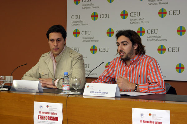 Miguel Ángel Fernández, junto al alumno Borja Agramunt, representante de la Delegación de Alumnos.