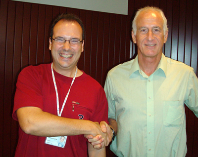 El profesor Manuel Zaera, junto al Dr. Jeffrey Hoffman, astronauta de la NASA y profesor del MIT.