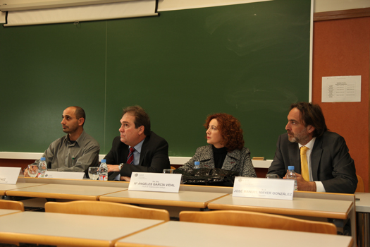 La mesa redonda se ha celebrado en las aulas de la Facultad de Derecho, Empresa y Ciencias Políticas.