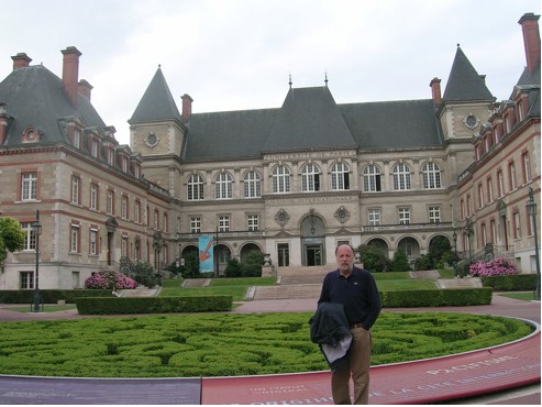 El profesor Miguel Herráez, en la Cité Universitaire de París, lugar de residencia durante su estadía en la École Normale Superieure (París).