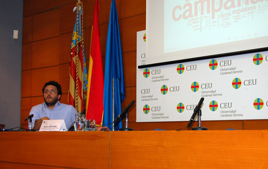 El profesor Rafael Rubio durante su sesión en el Curso de Verano de la CEU-UCH.