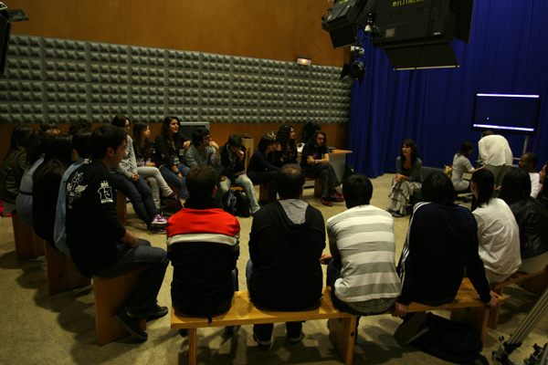 Reunión de CEU Teatro en el plató 2 de televisión del Centro de Producción Audiovisual y Multimedia de la CEU-UCH.