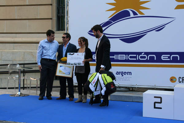 El IDEA CEU Team recoge los primeros premios de la competición, durante al exhibición urbana celebrada en Murcia.