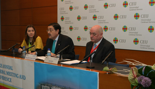 El rector de la CEU-UCH, José Alberto Parejo Gámir, junto al presidente de la red SPACE, John Troy, en el Palacio de Colomina.