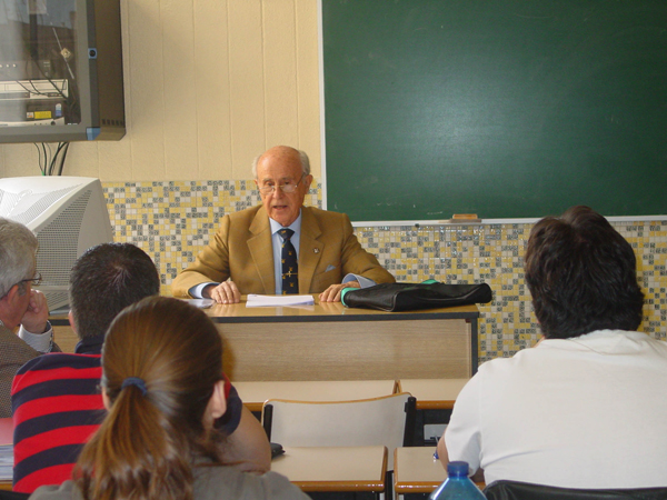 Federico Michavila, fundador, presidente y consejero delegado del Grupo Torrecid, durante su conferencia ante los estudiantes de ADE.