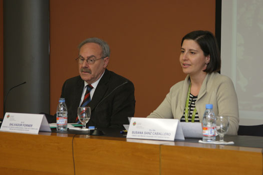 El profesor Salvador Foner en la conferencia sobre el Tratado de Roma.