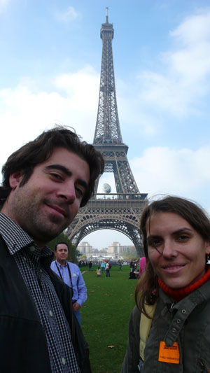 Álvaro Martínez y Marta Pascual, ganadores del concurso de Barceló viajes, durante su estancia en París.