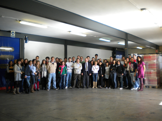Los estudiantes de Farmacia durante su visita a las instalaciones del almacén del grupo Cofares.