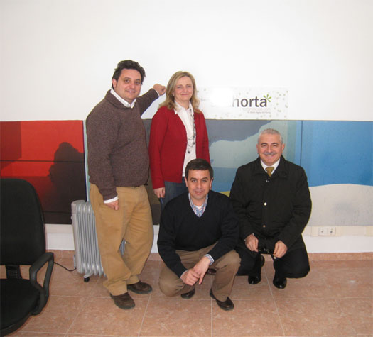 Los profesores de la Cardenal Herrera junto con el director de Hortanoticias.com, Manuel Furió.