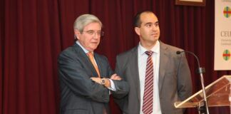 El Dr. Vázquez Albaladejo ha ofrecido una conferencia en la CEU-UCH, donde ha recomendado sustituir todas las prótesis mamarias PIP