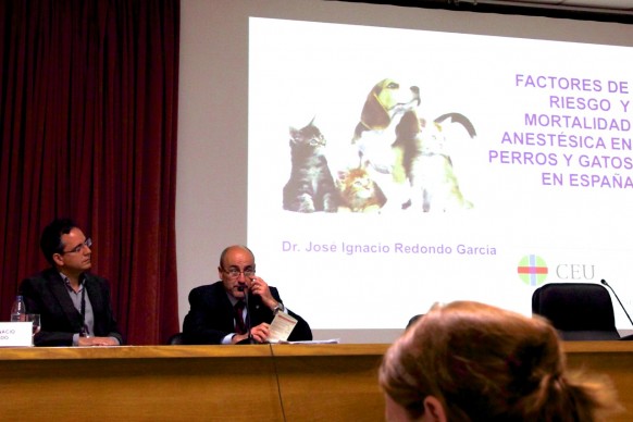 El profesor Redondo, presentado por el Dr. Francisco Laredo, de la Universidad de Murcia, en la conferencia de apertura del Congreso de la SEAAV.