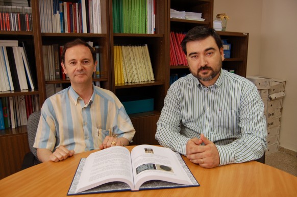 Vicente Villar y Salvador Mérida, profesores de la CEU-UCH que han liderado la investigación.