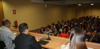 Más de 150 alumnos se inscriben en el curso de la Universidad CEU Cardenal Herrera en Elche de Capacitació para la enseñanza en Valenciano
