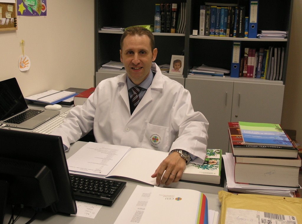 Juan Carlos Frías, coordinador de Medicine en la CEU-UCH, autor de la investigación sobre agentes de contraste eficaces para las técnicas diagnósticas por imagen de las enfermedades cardiovasculares.