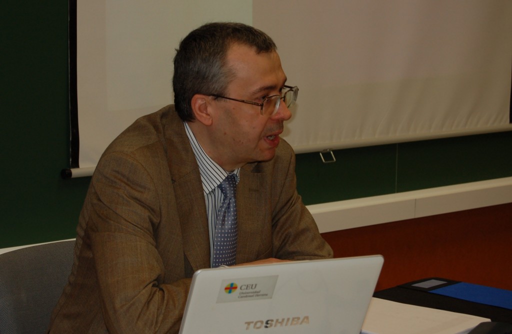 El profesor Podraza, de la Universidad Católica de Lublin “Juan Pablo II”, durante su participación en la iWeek.