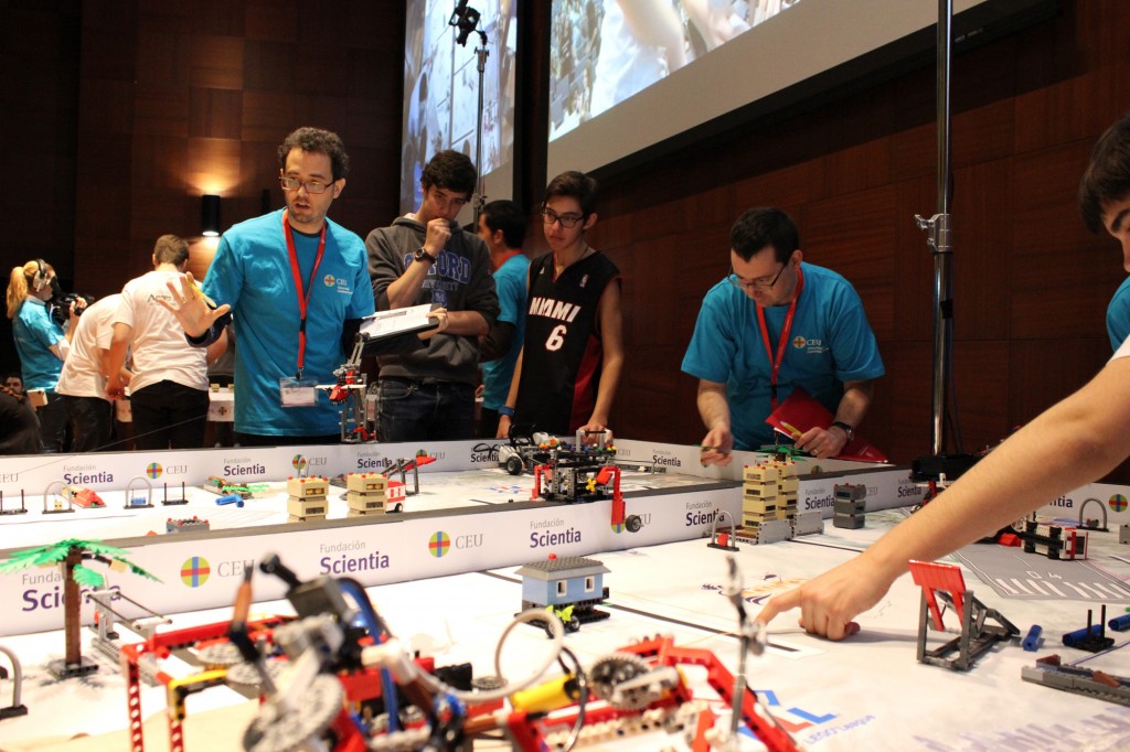 mesa robotica LEGO CEU