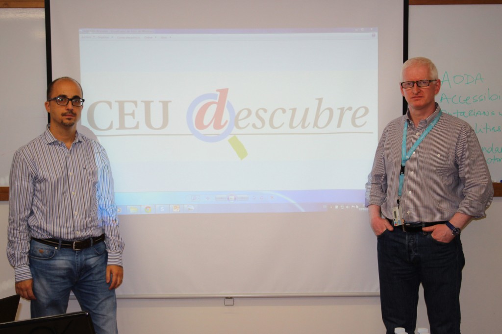 Los investigadores Enric Poch, coordinador de CEU Descubre, y Josep Solves, investigador principal del GIDYC, en al primera sesión de CEU Descubre.