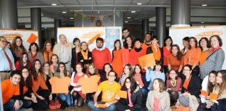 La CEU-UCH ‘se viste’ de naranja en el Día Internacional de la Eliminación de la Violencia contra la Mujer