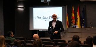 El director de la empresa ilicitana ‘Oh my cut!’ muestra en la CEU-UCH de Elche el proceso de expansión en España y Latinoamérica
