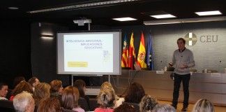 Pedagogos y orientadores de institutos de Alicante y Murcia participan en la CEU-UCH en una jornada sobre la aplicación de la inteligencia emocional