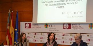 La coach Raquel Davó habla, en el Palacio de Colomina CEU, del nuevo papel del Dircom en las organizaciones actuales