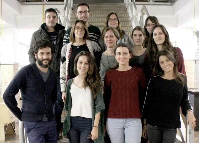 Albert Folch, a la izquierda, junto a los participantes en la open class del Máster en Diseño y Comunicación Gráfica.