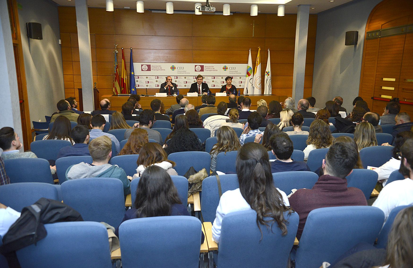 La conferencia congregó a un numeroso público, entre estudiantes y profesores del CEU y representantes del sector empresarial valenciano