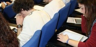 La CEU-UCH de Elche desarrolla un proyecto de innovación pedagógica con el uso de teléfonos móviles en el aula