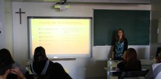 Charla sobre Enfermería Comunitaria Internacional en la CEU-UCH de Elche